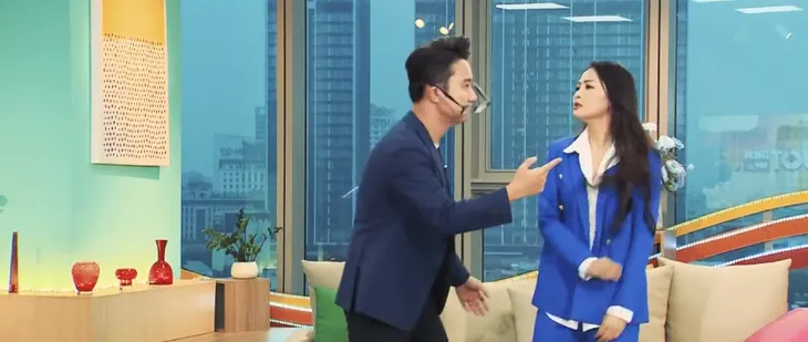 MC Sơn Lâm nhận cú tát điếng người từ MC Mù Tạt - Ảnh 1. MC Sơn Lâm nhận cú tát điếng người từ MC Mù Tạt - Ảnh 1.