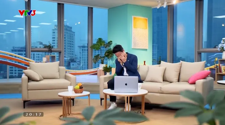 MC Sơn Lâm nhận cú tát điếng người từ MC Mù Tạt - Ảnh 3. MC Sơn Lâm nhận cú tát điếng người từ MC Mù Tạt - Ảnh 3.