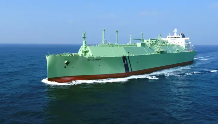 Lưu thông trên kênh đào Suez không bị ảnh hưởng sau vụ va chạm tàu chở dầu - Ảnh 1. Lưu thông trên kênh đào Suez không bị ảnh hưởng sau vụ va chạm tàu chở dầu - Ảnh 1.