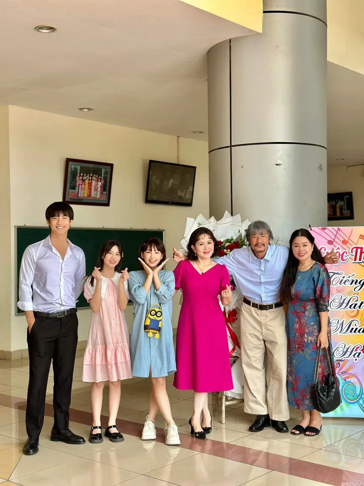 Món quà của cha đóng máy, hé lộ kết phim hoành tráng - Ảnh 2. Món quà của cha đóng máy, hé lộ kết phim hoành tráng - Ảnh 2.