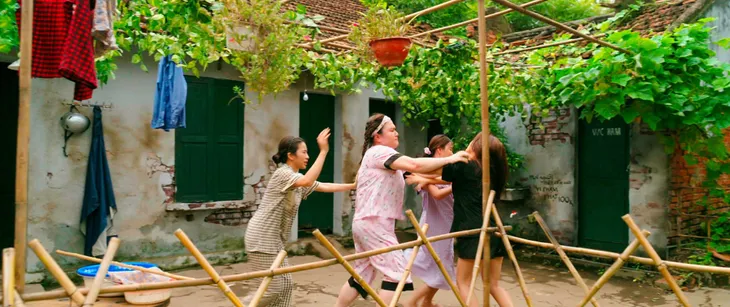 Làng trong phố - Tập 17: Chị em xóm trọ vừa nhận cạ cứng, đã quay ngoắt ngày đánh nhau 2 cữ - Ảnh 15. Làng trong phố - Tập 17: Chị em xóm trọ vừa nhận cạ cứng, đã quay ngoắt ngày đánh nhau 2 cữ - Ảnh 15.