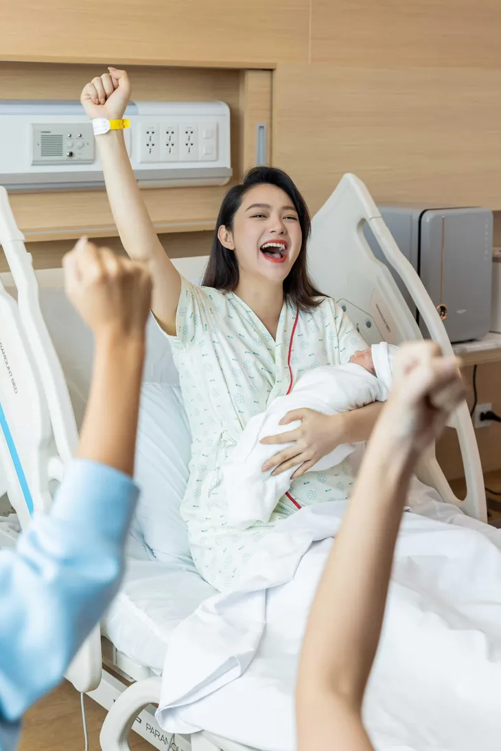 Minh Hằng sinh con trai đầu lòng - Ảnh 2. Minh Hằng sinh con trai đầu lòng - Ảnh 2.