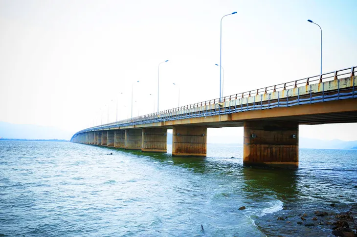 Bình Định: Chi hơn 40 tỷ đồng sữa chữa cầu vượt biển dài nhất Việt Nam - Ảnh 1. Bình Định: Chi hơn 40 tỷ đồng sữa chữa cầu vượt biển dài nhất Việt Nam - Ảnh 1.