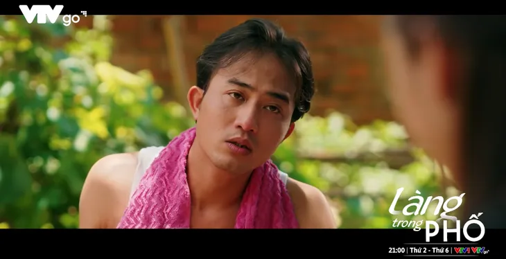 Làng trong phố - Tập 18: Mến truyền kinh nghiệm lấy vợ cho anh em xóm trọ - Ảnh 4. Làng trong phố - Tập 18: Mến truyền kinh nghiệm lấy vợ cho anh em xóm trọ - Ảnh 4.
