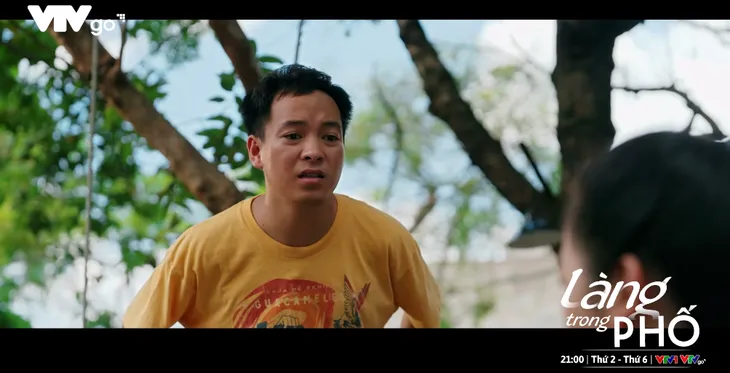 Làng trong phố - Tập 18: Nhung cuỗm tiền của Thoan rồi bỏ trốn? - Ảnh 4. Làng trong phố - Tập 18: Nhung cuỗm tiền của Thoan rồi bỏ trốn? - Ảnh 4.