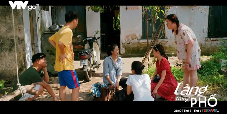 Làng trong phố - Tập 18: Nhung cuỗm tiền của Thoan rồi bỏ trốn? - Ảnh 6. Làng trong phố - Tập 18: Nhung cuỗm tiền của Thoan rồi bỏ trốn? - Ảnh 6.