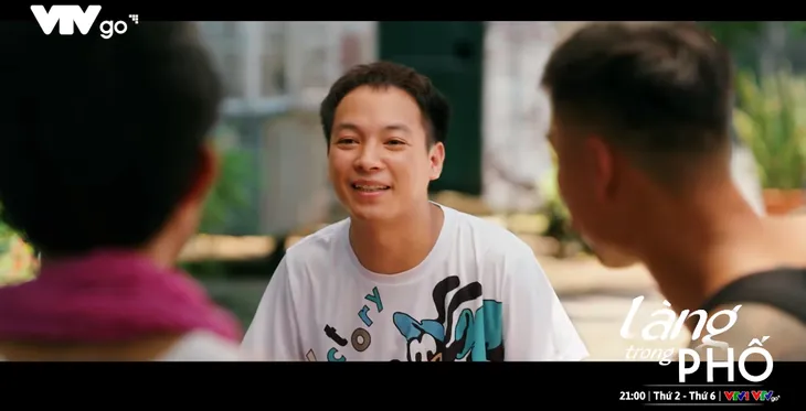 Làng trong phố - Tập 18: Mến truyền kinh nghiệm lấy vợ cho anh em xóm trọ - Ảnh 2. Làng trong phố - Tập 18: Mến truyền kinh nghiệm lấy vợ cho anh em xóm trọ - Ảnh 2.