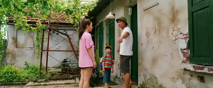 Làng trong phố - Tập 17: Chị em xóm trọ vừa nhận cạ cứng, đã quay ngoắt ngày đánh nhau 2 cữ - Ảnh 5. Làng trong phố - Tập 17: Chị em xóm trọ vừa nhận cạ cứng, đã quay ngoắt ngày đánh nhau 2 cữ - Ảnh 5.