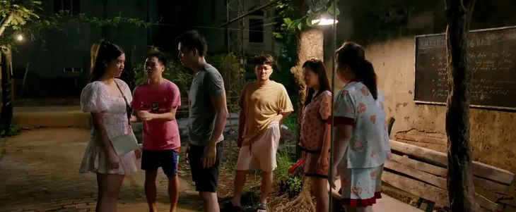 Làng trong phố - Tập 17: Chị em xóm trọ vừa nhận cạ cứng, đã quay ngoắt ngày đánh nhau 2 cữ - Ảnh 21. Làng trong phố - Tập 17: Chị em xóm trọ vừa nhận cạ cứng, đã quay ngoắt ngày đánh nhau 2 cữ - Ảnh 21.