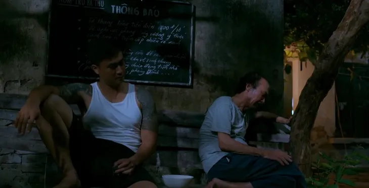 Làng trong phố - Tập 19: Ông Ẩn trộm tiền Thoan đi cúng bái - Ảnh 13. Làng trong phố - Tập 19: Ông Ẩn trộm tiền Thoan đi cúng bái - Ảnh 13.
