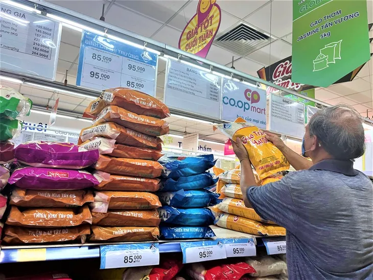 Giá gạo tại TP Hồ Chí Minh tăng 1.000 - 4.000 đồng/kg - Ảnh 1. Giá gạo tại TP Hồ Chí Minh tăng 1.000 - 4.000 đồng/kg - Ảnh 1.