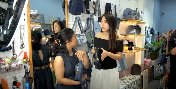 Khi phụ nữ làm chủ: Người tái chế quần jeans thắng giải 100 triệu đồng - Ảnh 9. Khi phụ nữ làm chủ: Người tái chế quần jeans thắng giải 100 triệu đồng - Ảnh 9.