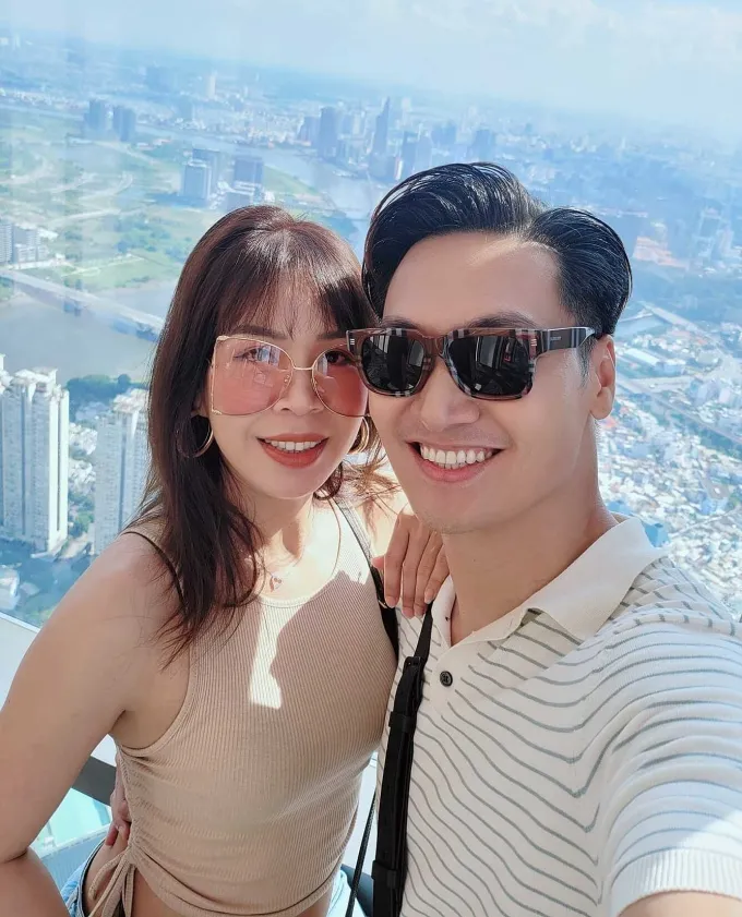 Vợ chồng Mạnh Trường trốn con đi chơi, Ninh Dương Lan Ngọc nói về việc tham gia Đạp gió bản Việt - Ảnh 1. Vợ chồng Mạnh Trường trốn con đi chơi, Ninh Dương Lan Ngọc nói về việc tham gia Đạp gió bản Việt - Ảnh 1.