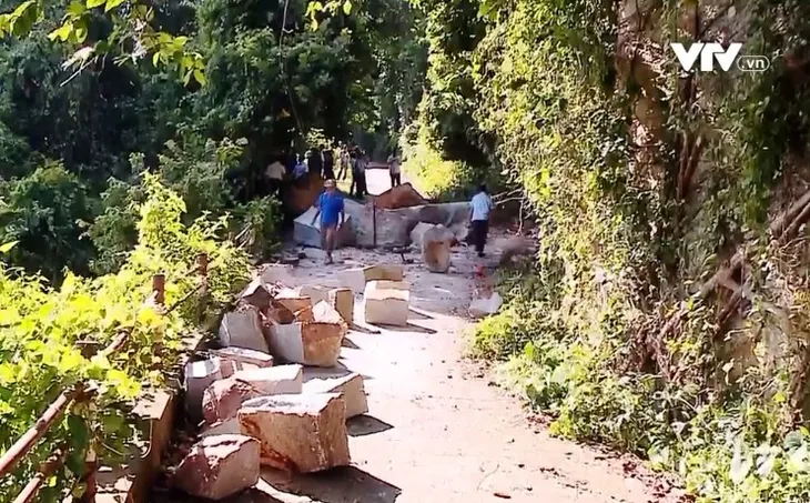 Khảo sát tình trạng sạt lở đá tại núi Ba Thê (An Giang) - Ảnh 2. Khảo sát tình trạng sạt lở đá tại núi Ba Thê (An Giang) - Ảnh 2.