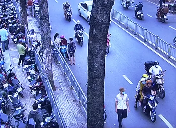 Thu phí sử dụng vỉa hè: Cần có quy hoạch rõ ràng và minh bạch trong thực hiện - Ảnh 1. Thu phí sử dụng vỉa hè: Cần có quy hoạch rõ ràng và minh bạch trong thực hiện - Ảnh 1.