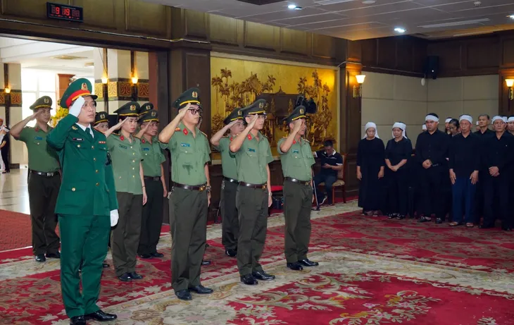 Xúc động tiễn biệt Phó Thủ tướng Lê Văn Thành - Ảnh 2. Xúc động tiễn biệt Phó Thủ tướng Lê Văn Thành - Ảnh 2.