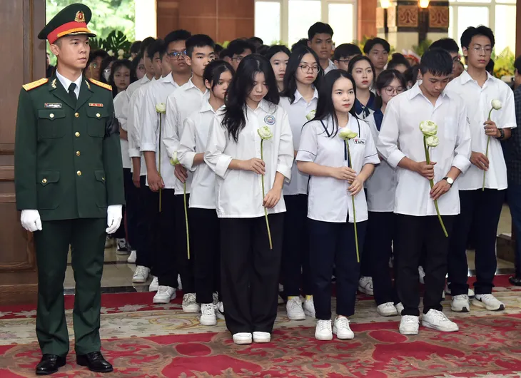 Xúc động tiễn biệt Phó Thủ tướng Lê Văn Thành - Ảnh 12. Xúc động tiễn biệt Phó Thủ tướng Lê Văn Thành - Ảnh 12.