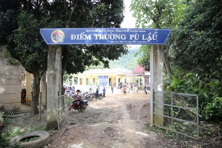 Chia sẻ yêu thương tới các em nhỏ tại điểm trường Pù Lầu (Sơn La) - Ảnh 4. Chia sẻ yêu thương tới các em nhỏ tại điểm trường Pù Lầu (Sơn La) - Ảnh 4.