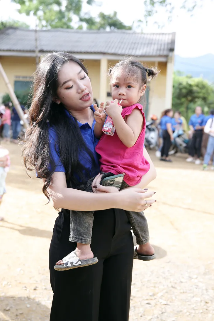 Chia sẻ yêu thương tới các em nhỏ tại điểm trường Pù Lầu (Sơn La) - Ảnh 19. Chia sẻ yêu thương tới các em nhỏ tại điểm trường Pù Lầu (Sơn La) - Ảnh 19.