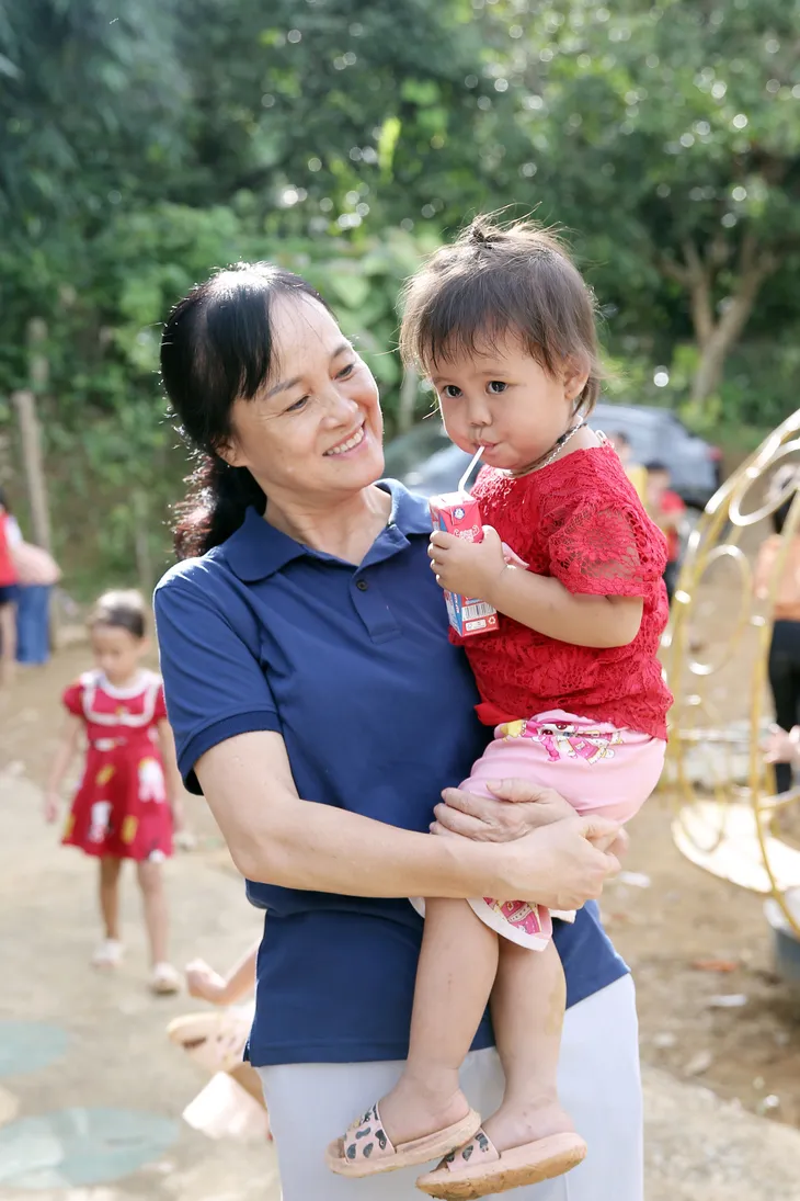 Chia sẻ yêu thương tới các em nhỏ tại điểm trường Pù Lầu (Sơn La) - Ảnh 17. Chia sẻ yêu thương tới các em nhỏ tại điểm trường Pù Lầu (Sơn La) - Ảnh 17.