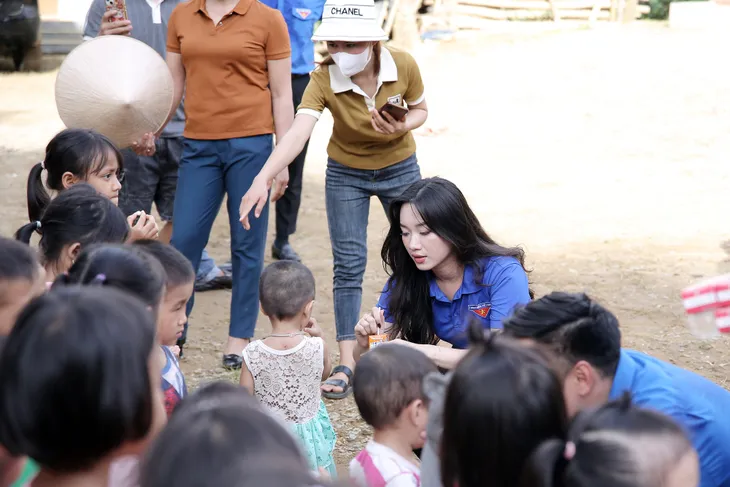 Chia sẻ yêu thương tới các em nhỏ tại điểm trường Pù Lầu (Sơn La) - Ảnh 14. Chia sẻ yêu thương tới các em nhỏ tại điểm trường Pù Lầu (Sơn La) - Ảnh 14.
