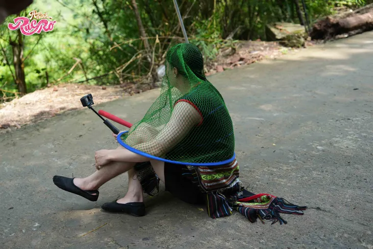 Hành trình văn hóa: Dương Lâm - Isaac đánh nhau trầy da tróc vẩy - Ảnh 2. Hành trình văn hóa: Dương Lâm - Isaac đánh nhau trầy da tróc vẩy - Ảnh 2.