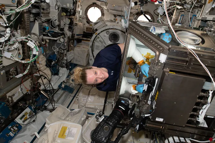 NASA, SpaceX khám phá các mối nguy hiểm sức khỏe trong không gian - Ảnh 1. NASA, SpaceX khám phá các mối nguy hiểm sức khỏe trong không gian - Ảnh 1.