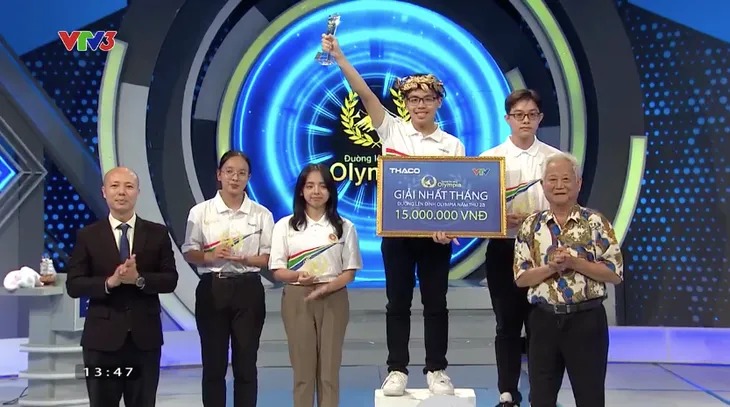 Đường lên đỉnh Olympia: 0 điểm ở phần thi Về đích, nam sinh Đà Nẵng vẫn xuất sắc giành vé vào cuộc thi Quý IV - Ảnh 9. Đường lên đỉnh Olympia: 0 điểm ở phần thi Về đích, nam sinh Đà Nẵng vẫn xuất sắc giành vé vào cuộc thi Quý IV - Ảnh 9.
