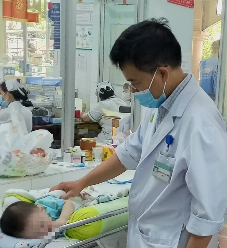 Tạo hình khí quản cho bé trai 7 tháng bị hẹp khí quản bẩm sinh - Ảnh 1. Tạo hình khí quản cho bé trai 7 tháng bị hẹp khí quản bẩm sinh - Ảnh 1.