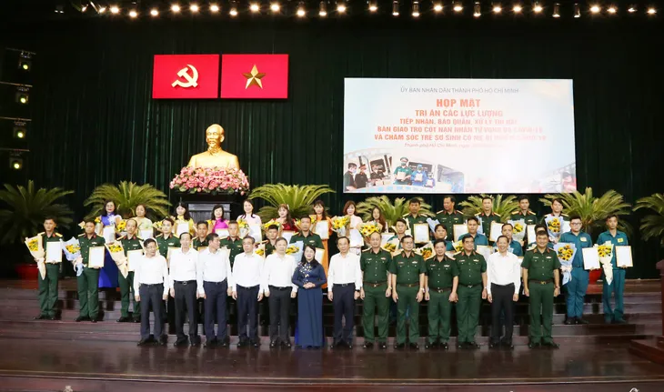 Thành phố Hồ Chí Minh: Tri ân các lực lượng có nhiều đóng góp trong dịch COVID-19 - Ảnh 1. Thành phố Hồ Chí Minh: Tri ân các lực lượng có nhiều đóng góp trong dịch COVID-19 - Ảnh 1.