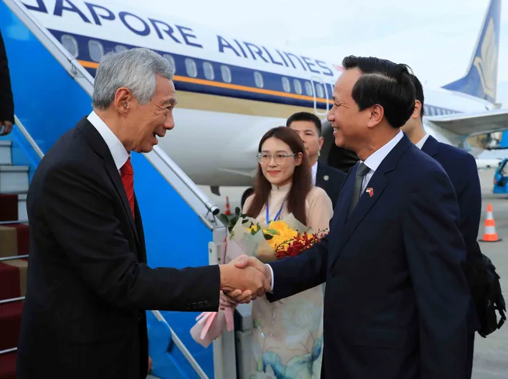 Thủ tướng Cộng hòa Singapore đến Hà Nội, bắt đầu chuyến thăm chính thức Việt Nam - Ảnh 1. Thủ tướng Cộng hòa Singapore đến Hà Nội, bắt đầu chuyến thăm chính thức Việt Nam - Ảnh 1.