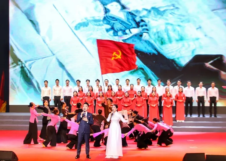 Tuyên dương điển hình tiên tiến trong lĩnh vực văn hóa - Ảnh 4. Tuyên dương điển hình tiên tiến trong lĩnh vực văn hóa - Ảnh 4.