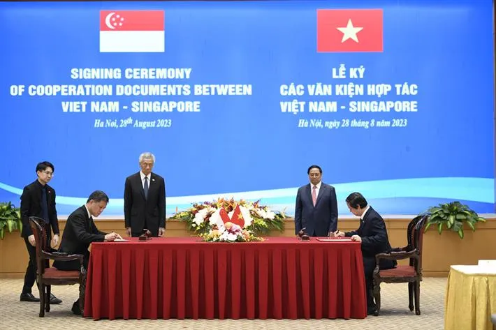 Ký kết bản ghi nhớ giữa Việt Nam và Singapore về hợp tác giáo dục - Ảnh 1. Ký kết bản ghi nhớ giữa Việt Nam và Singapore về hợp tác giáo dục - Ảnh 1.