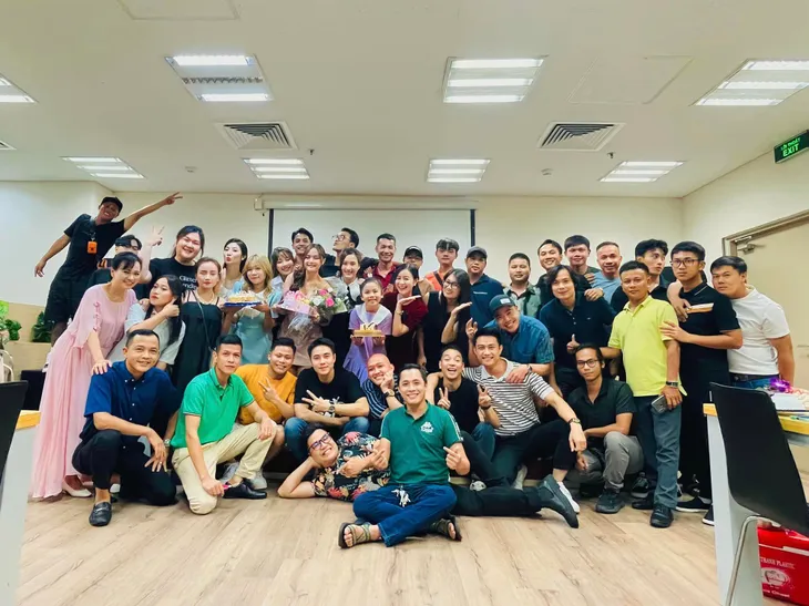 Trần Vân, Duy Hưng, Doãn Quốc Đam và các bạn diễn đồng loạt chia tay Làng trong phố - Ảnh 8.