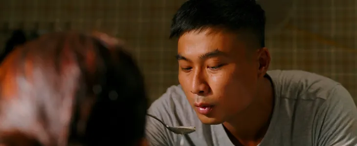 Làng trong phố - Tập 22: Vợ ngất ở công ty, Hiếu bận chạy đến bên Nhung lúc say - Ảnh 18. Làng trong phố - Tập 22: Vợ ngất ở công ty, Hiếu bận chạy đến bên Nhung lúc say - Ảnh 18.