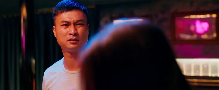 Làng trong phố - Tập 22: Vợ ngất ở công ty, Hiếu bận chạy đến bên Nhung lúc say - Ảnh 13. Làng trong phố - Tập 22: Vợ ngất ở công ty, Hiếu bận chạy đến bên Nhung lúc say - Ảnh 13.