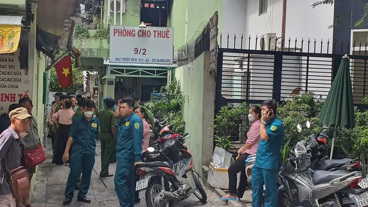 Hiện trường vụ cháy nhà ở Quận 5 khiến 2 người tử vong - Ảnh 2. Hiện trường vụ cháy nhà ở Quận 5 khiến 2 người tử vong - Ảnh 2.