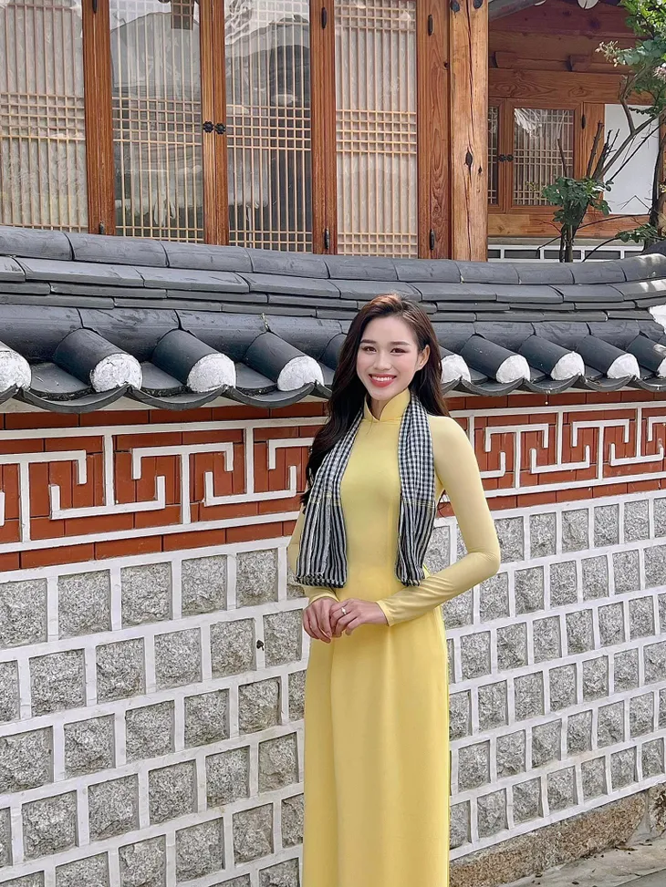 Khả Ngân thả dáng xinh đẹp ở châu Âu, Huyền Lizzie trong mắt con trai - Ảnh 5. Khả Ngân thả dáng xinh đẹp ở châu Âu, Huyền Lizzie trong mắt con trai - Ảnh 5.