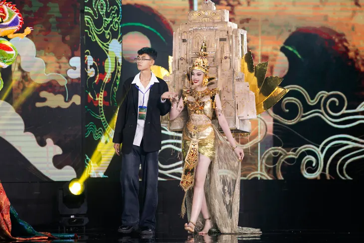 Ngắm bộ trang phục văn hóa dân tộc sẽ cùng tân Hoa hậu Hòa bình Việt Nam tham gia Miss Grand International 2023 - Ảnh 11. Ngắm bộ trang phục văn hóa dân tộc sẽ cùng tân Hoa hậu Hòa bình Việt Nam tham gia Miss Grand International 2023 - Ảnh 11.