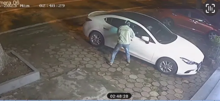 Vĩnh Phúc: Bắt nhóm đối tượng chuyên đập kính ô tô để trộm tài sản - Ảnh 2. Vĩnh Phúc: Bắt nhóm đối tượng chuyên đập kính ô tô để trộm tài sản - Ảnh 2.
