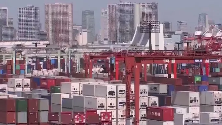 Nhật Bản nỗ lực thoát khỏi giảm phát kéo dài - Ảnh 2.