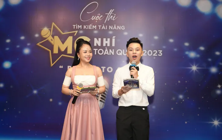 Thanh Hương ngồi ghế nóng cuộc thi MC nhí - Ảnh 3. Thanh Hương ngồi ghế nóng cuộc thi MC nhí - Ảnh 3.