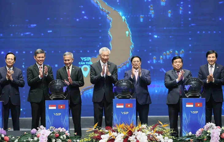 Thủ tướng Singapore kết thúc tốt đẹp chuyến thăm chính thức Việt Nam - Ảnh 8. Thủ tướng Singapore kết thúc tốt đẹp chuyến thăm chính thức Việt Nam - Ảnh 8.