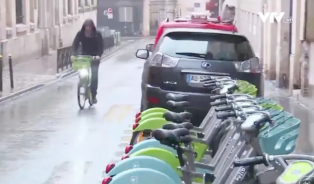 Xe đạp điện lên ngôi tại Paris - Ảnh 1. Xe đạp điện lên ngôi tại Paris - Ảnh 1.