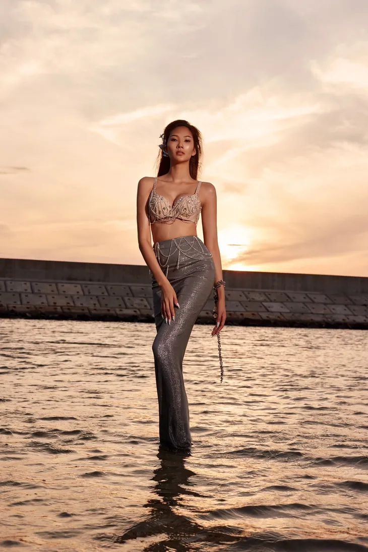 Hồ Quang Hiếu đi thuyền hỏi cưới vợ, Hari Won hợp tác cùng thành viên nhóm H.O.T - Ảnh 5. Hồ Quang Hiếu đi thuyền hỏi cưới vợ, Hari Won hợp tác cùng thành viên nhóm H.O.T - Ảnh 5.