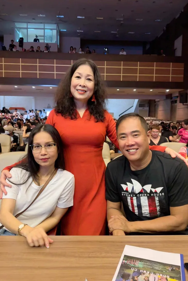 Hồ Quang Hiếu đi thuyền hỏi cưới vợ, Hari Won hợp tác cùng thành viên nhóm H.O.T - Ảnh 7. Hồ Quang Hiếu đi thuyền hỏi cưới vợ, Hari Won hợp tác cùng thành viên nhóm H.O.T - Ảnh 7.