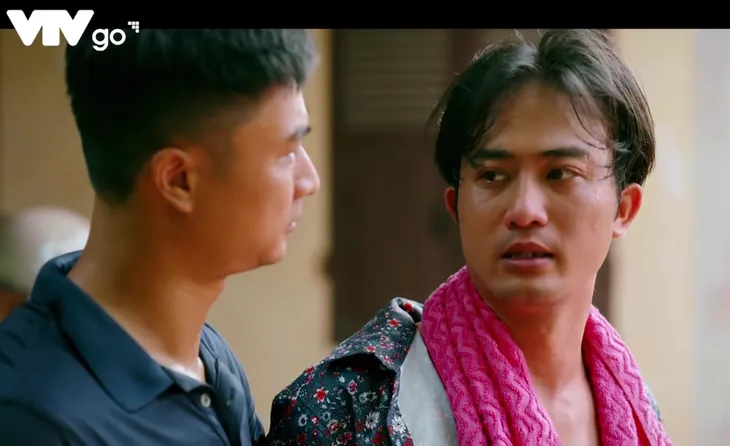 Làng trong phố - Tập 4: Đến xóm trọ, Hiếu lọt vào mắt xanh của chị hàng nước - Ảnh 5. Làng trong phố - Tập 4: Đến xóm trọ, Hiếu lọt vào mắt xanh của chị hàng nước - Ảnh 5.