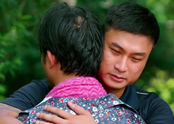 Làng trong phố - Tập 4: Đến xóm trọ, Hiếu lọt vào mắt xanh của chị hàng nước - Ảnh 6. Làng trong phố - Tập 4: Đến xóm trọ, Hiếu lọt vào mắt xanh của chị hàng nước - Ảnh 6.