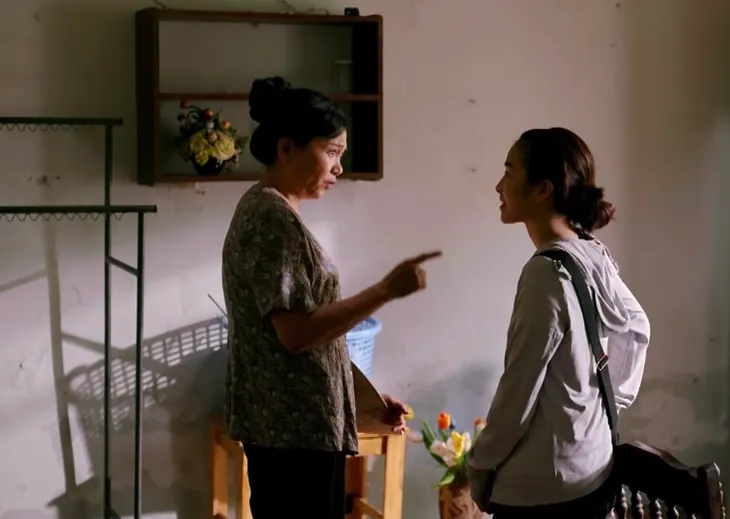 Làng trong phố - Tập 4: Đến xóm trọ, Hiếu lọt vào mắt xanh của chị hàng nước - Ảnh 12. Làng trong phố - Tập 4: Đến xóm trọ, Hiếu lọt vào mắt xanh của chị hàng nước - Ảnh 12.