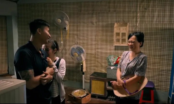 Làng trong phố - Tập 4: Đến xóm trọ, Hiếu lọt vào mắt xanh của chị hàng nước - Ảnh 10. Làng trong phố - Tập 4: Đến xóm trọ, Hiếu lọt vào mắt xanh của chị hàng nước - Ảnh 10.